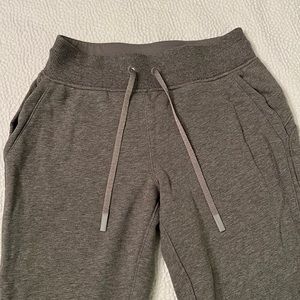 Lululemon gray joggers full length size 4